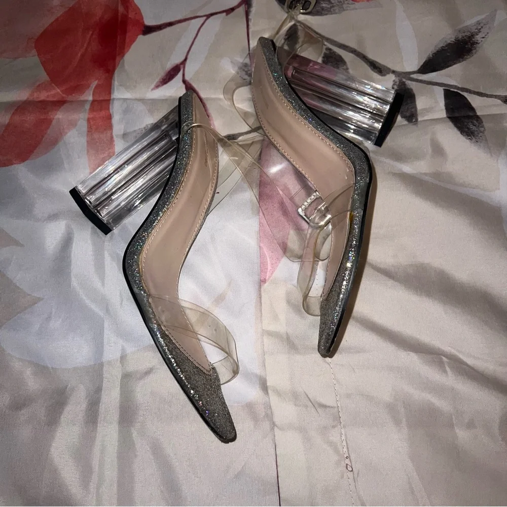 Heels - Picture 2 of 3